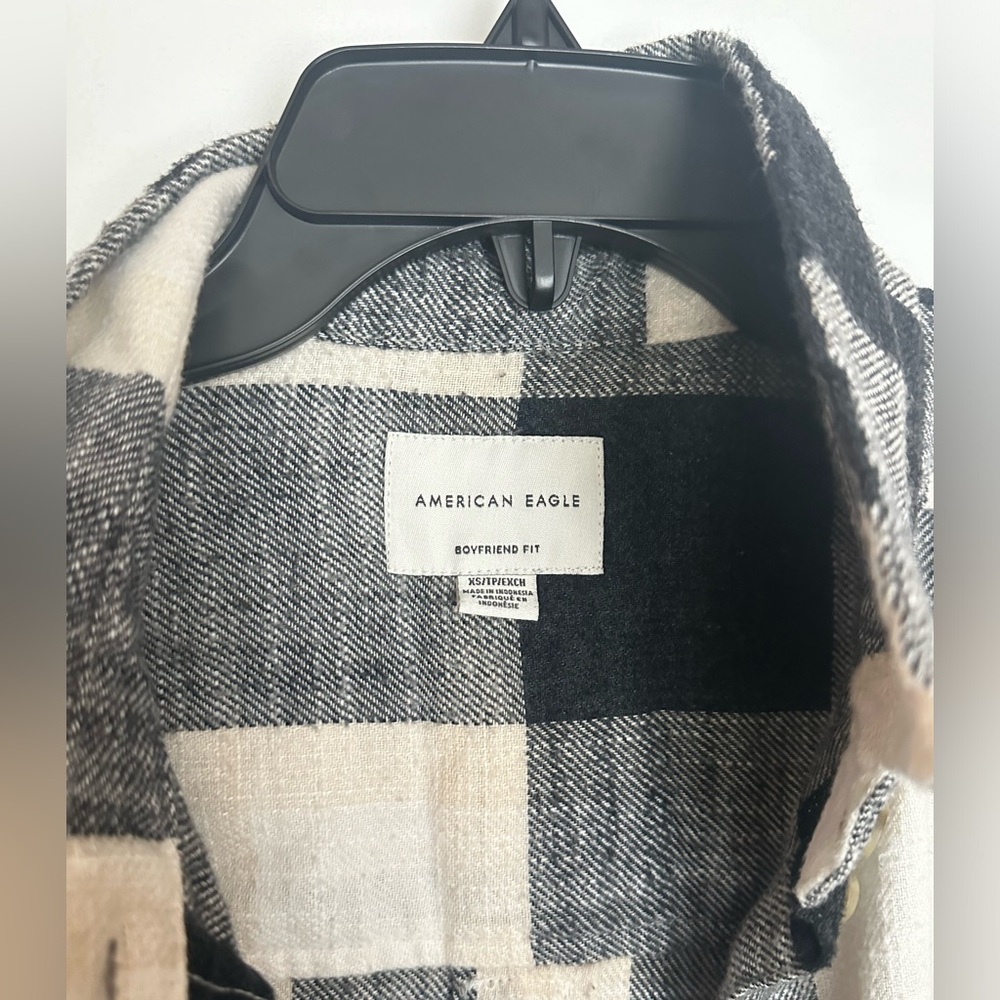 American Eagle Women’s Boyfriend Fit Button Down Flannel Top - Picture 2 of 6